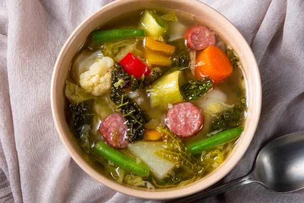 Lezat Musim Gugur Sup Sayuran Dengan Sosis Dan Bacon — Stok Foto