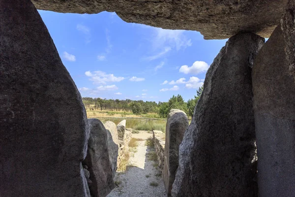 Blick Aus Dem Inneren Der Dolmen Von Cortico Richtung Dolmenkorridor — Stockfoto