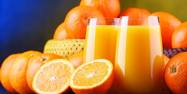 Gläser Mit Frisch Gepresstem Orangensaft — Stockfoto