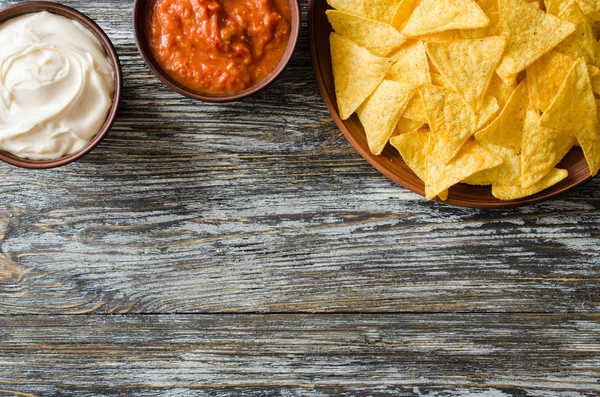 Nachos Chips Maíz Con Tomate Picante Salsas Queso Concepto Comida — Foto de Stock