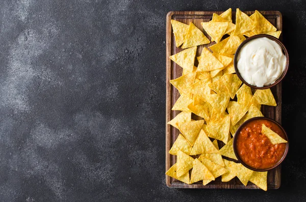 Nachos Chips Maíz Con Tomate Picante Salsas Queso Concepto Comida — Foto de Stock