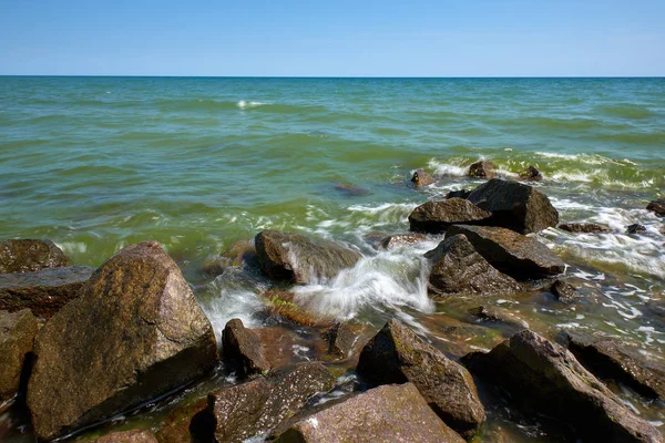 Vista Del Mar Negro Con Grandes Piedras Día Soleado Verano —  Fotos de Stock
