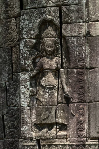 Statue Crowned Woman Stone Wall — Stock Photo, Image