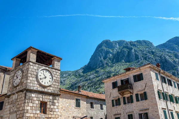 Uhrturm Und Berge Historischen Zentrum Von Kotor Montenegro — Stockfoto
