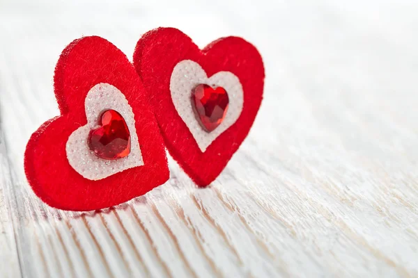 Két Dekoratív Szív Egy Könnyű Háttéren Valentin Napi Kártya Design — Stock Fotó