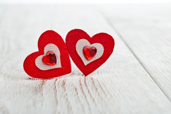 Két Dekoratív Szív Egy Könnyű Háttéren Valentin Napi Kártya Design — Stock Fotó
