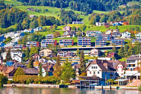 現代スイス レイクサイド ビレッジ ウォーター フロント ビュー 中央スイスのルツェルン湖 — ストック写真