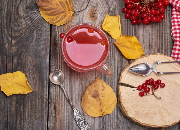 Transparente Tasse Mit Heißem Tee Aus Viburnum Beeren Frische Beeren — Stockfoto