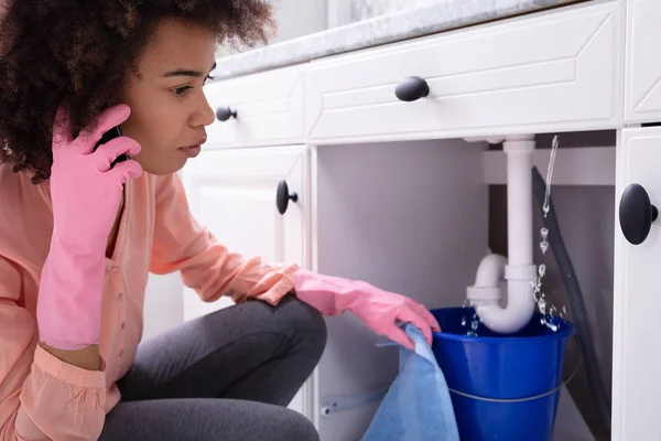 Young Woman Wearing Pink Gloves Hand Calling Plumber Front Leaking — Stock Photo, Image