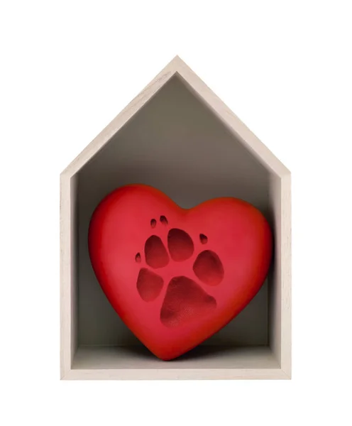 Casa Madera Corazón Rojo Con Pata Perro Impresa Aislada Blanco — Foto de Stock