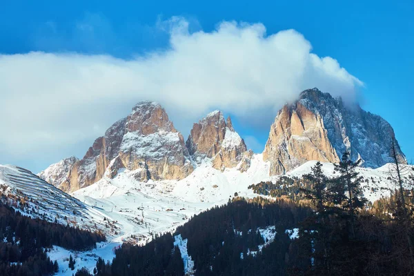 Ορεινός Όγκος Του Ομίλου Sassolungo Καλυμμένος Χιόνι Στους Δολομίτες Ομορφιά — Φωτογραφία Αρχείου
