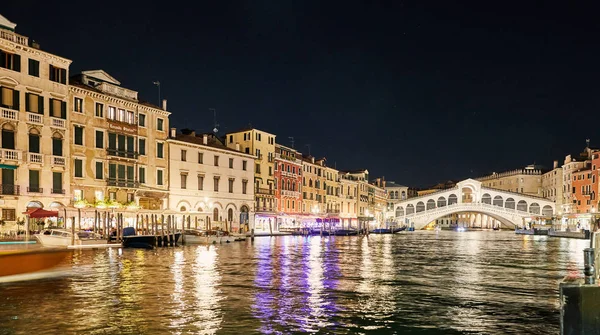 Nocna Panorama Venice Miasto Kolorowych Budynków Wodzie Miejsce Dla Tekstu — Zdjęcie stockowe