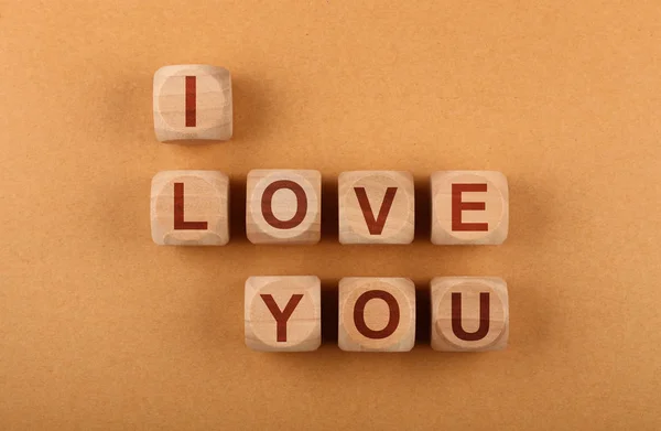 Segni Cubo Legno Con Love You Parole Sfondo Carta Kraft — Foto Stock