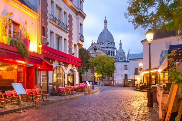 Place Tertre Stolikami Kawiarni Sacre Coeur Rano Dzielnica Montmartre Paryżu — Zdjęcie stockowe