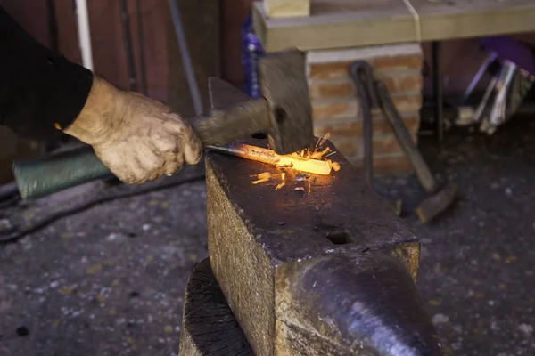 Eski Bir Metal Ocağında Demir Akkor Endüstri Ayrıntıları — Stok fotoğraf