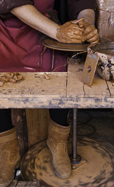 Mani Vasaio Plasmare Argilla Dettaglio Artigiano Arte Creazione Spagna — Foto Stock