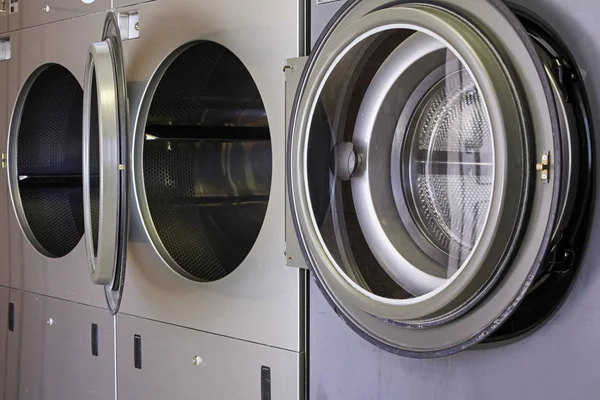 Βιομηχανικά Πλυντήρια Ρούχων Για Τον Καθαρισμό Ρούχων Λεπτομέρειες Καθαρισμού Και — Φωτογραφία Αρχείου