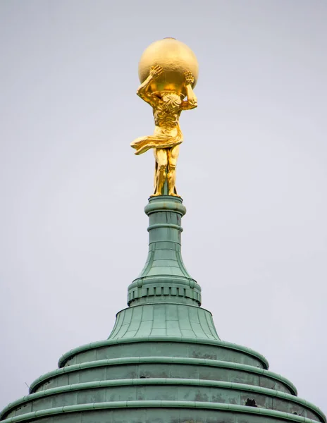 Χρυσό Άγαλμα Του Άτλαντα Στο Πότσνταμ Γερμανία — Φωτογραφία Αρχείου
