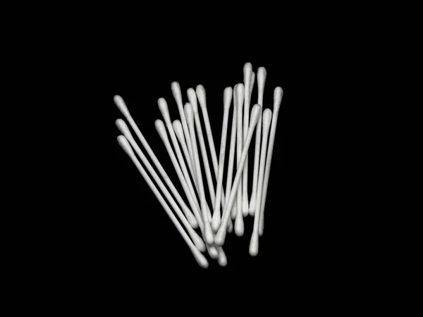 Eine Weiße Wattestäbchen Wattestäbchen Gruppe Isoliert Auf Schwarzem Hintergrund — Stockfoto