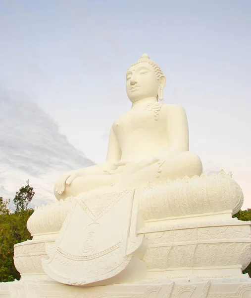Estátua Mármore Branco Buda Sentado Pai Tailândia — Fotografia de Stock