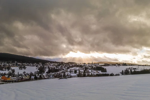 Uma Floresta Nevada Inverno Com Muita Neve — Fotografia de Stock