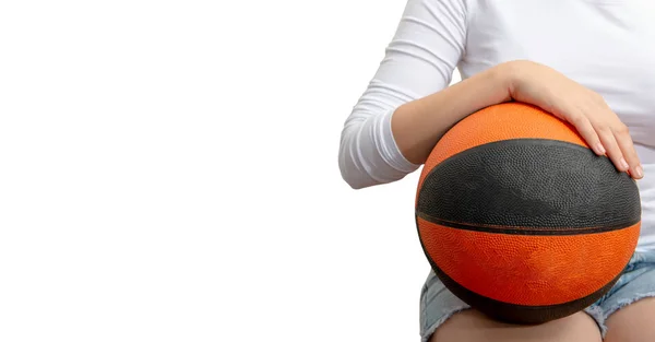 Молодой Подросток Баскетбольным Мячом Белом Фоне — стоковое фото