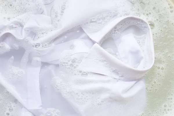 Moczyć Szmatką Przed Umyciem Biała Koszula — Zdjęcie stockowe