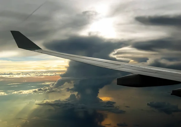 Vista Janela Avião Passageiros Durante Voo Asa Motor Turbina Aeronave — Fotografia de Stock