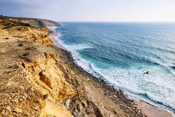 Pláž Pobřeží Kameny Pozadí Lisabon Portugalsko — Stock fotografie