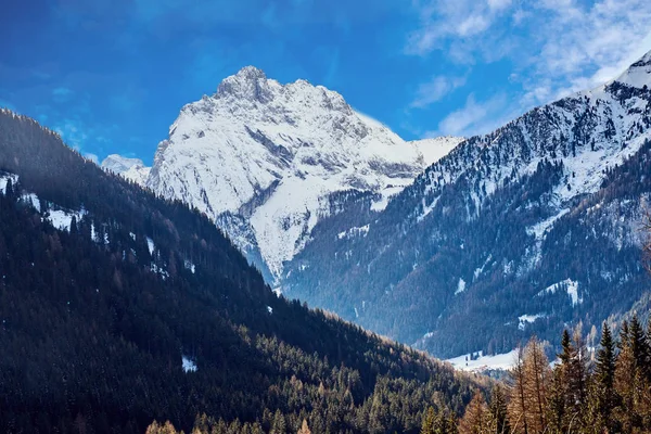 Dolomiet Bergen Bedekt Met Sneeuw Uitzicht Vanaf Onderkant Italië — Stockfoto