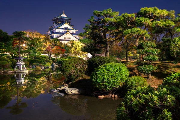 Utsikt Över Upplysta Osaka Slott Från Trädgården Natten Osaka Japan — Stockfoto