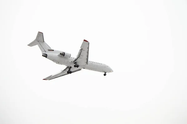 Aeronave Com Trem Pouso Isolado Sobre Fundo Branco — Fotografia de Stock