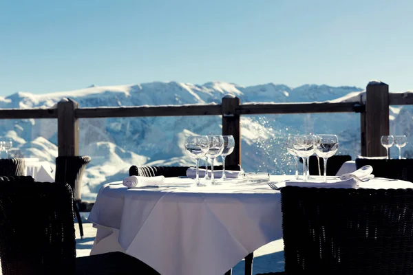 Αλπικό Υπαίθριο Εστιατόριο Στο Χιονοδρομικό Κέντρο Των Άλπεων Γαλλία — Φωτογραφία Αρχείου