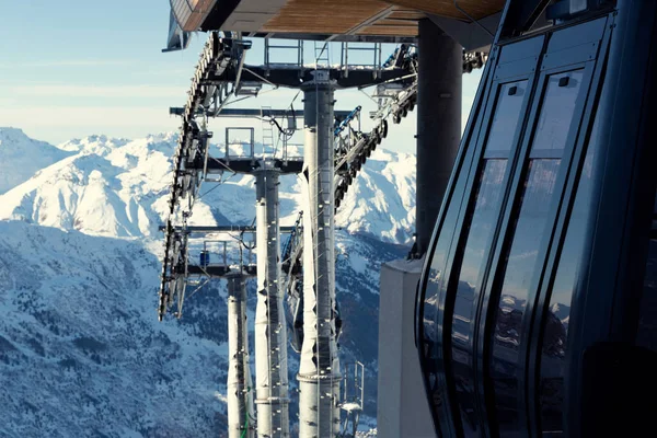 프랑스에서 스키장에 케이블 카입니다 풍경과 — 스톡 사진