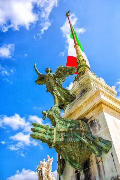 象徴的な平和の天使のブロンズ像 Altare Della Patria 祖国の祭壇 — ストック写真