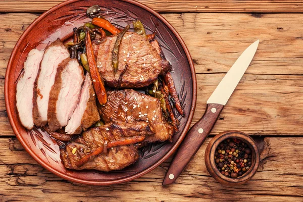 Filetes Res Guisados Zanahorias Judías Verdes Bandeja Para Hornear — Foto de Stock