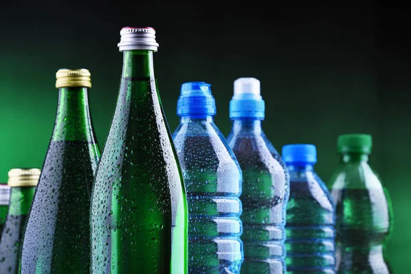 Zusammensetzung Mit Verschiedenen Mineralwasserflaschen — Stockfoto