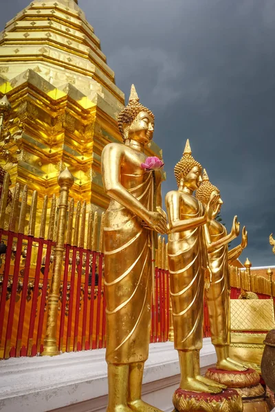 泰国清迈 Doi Suthep Wat Phra 的金佛 — 图库照片