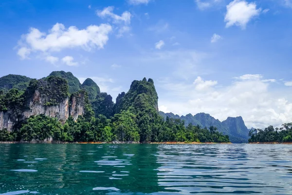 Cheow Lan Sjön Kalkstensklippor Nationalparken Khao Sok Thailand — Stockfoto