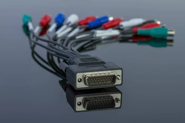 Conector Cable Audio Video Con Múltiples Conexiones Sobre Fondo Negro —  Fotos de Stock