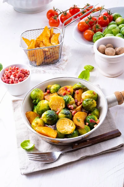 Rostade Brysselkål Med Honung Och Sesam Från Ugnen — Stockfoto