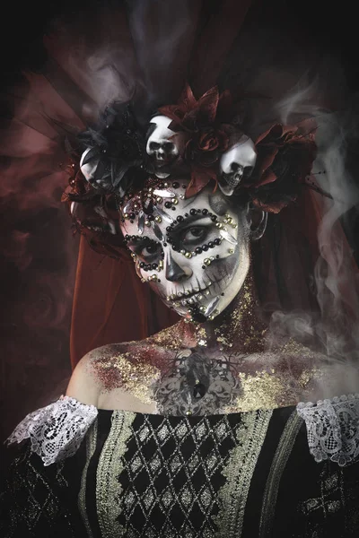 Santa Muerte Jovem Com Maquiagem Artística Halloween Com Sculls Cabelo — Fotografia de Stock