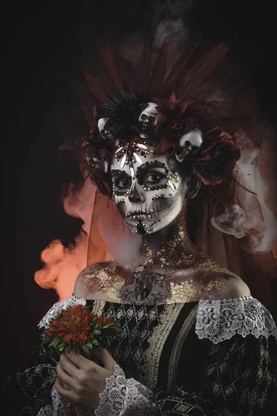 Santa Muerte Fiatal Lány Művészi Halloween Smink Sculls Hajában — Stock Fotó