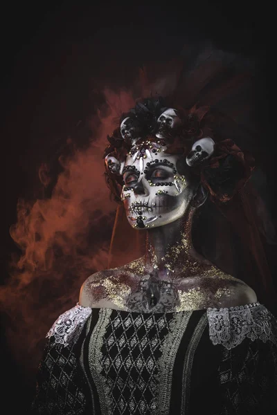 Santa Muerte Joven Con Maquillaje Artístico Halloween Con Sculls Pelo — Foto de Stock