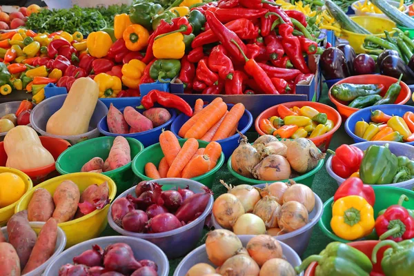 농산물 시장에서 열리는 야채가게 — 스톡 사진