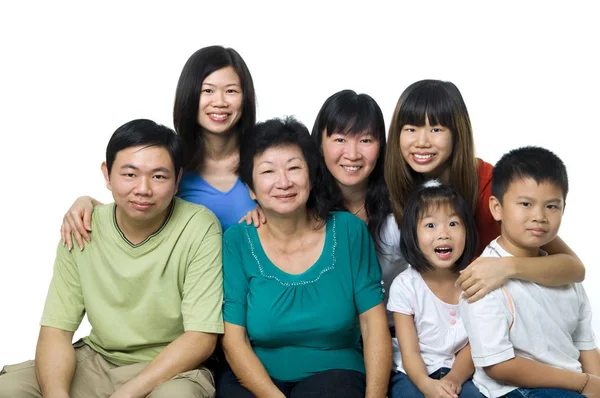 Grande Famiglia Asiatica Ritratto Sfondo Bianco Tre Generazioni — Foto Stock