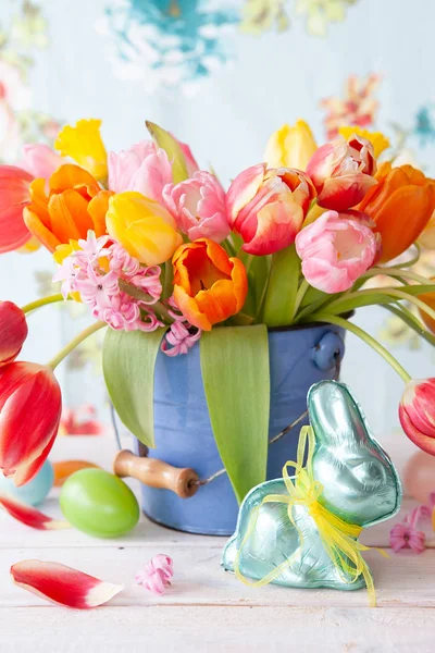 Flores Coloridas Primavera Pequeno Balde Vintage — Fotografia de Stock