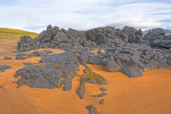 Budir にある アイスランド付近火山岩中のサンディ ビーチ — ストック写真