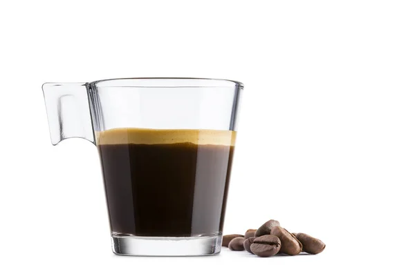 Svart Kaffe Glas Kopp Med Kaffebönor Vit Bakgrund — Stockfoto