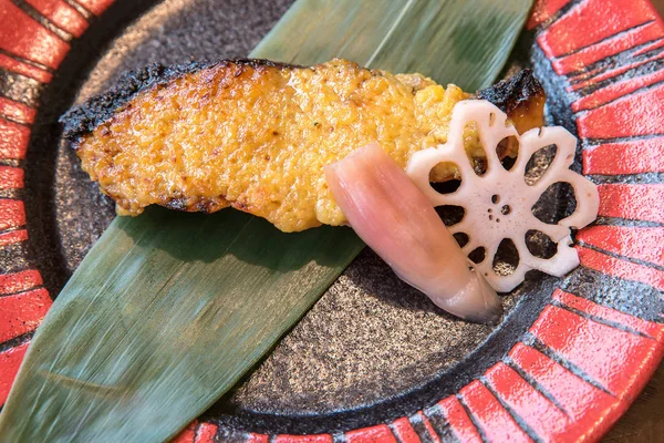 鮭のグリル味噌フォアグラソース — ストック写真